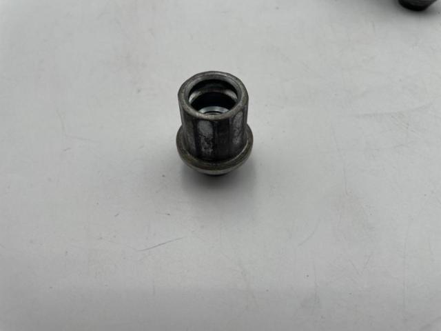 RS
watanabe
Wheel lock nut
Four
M12 × P1.5