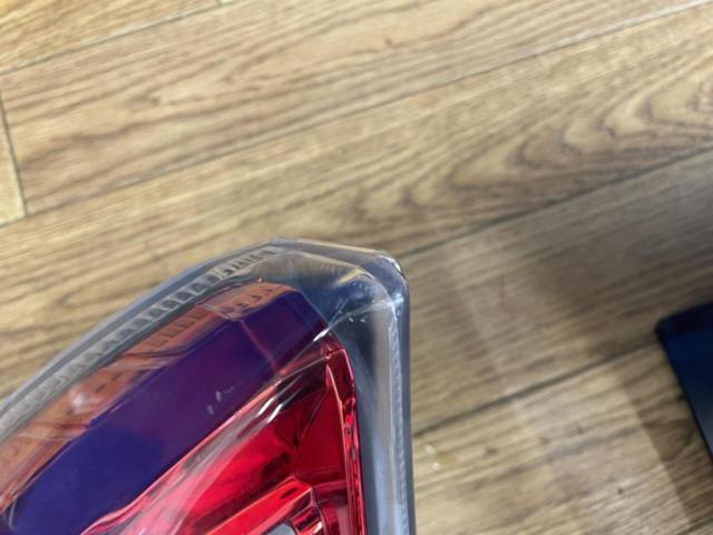 【ワケアリ】メーカー不明 フルLEDテールレンズ 30系 プリウス
