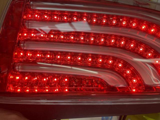【ワケアリ】メーカー不明 フルLEDテールレンズ 30系 プリウス