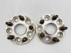 Unknown Manufacturer
Hub ring with a wide tread spacer