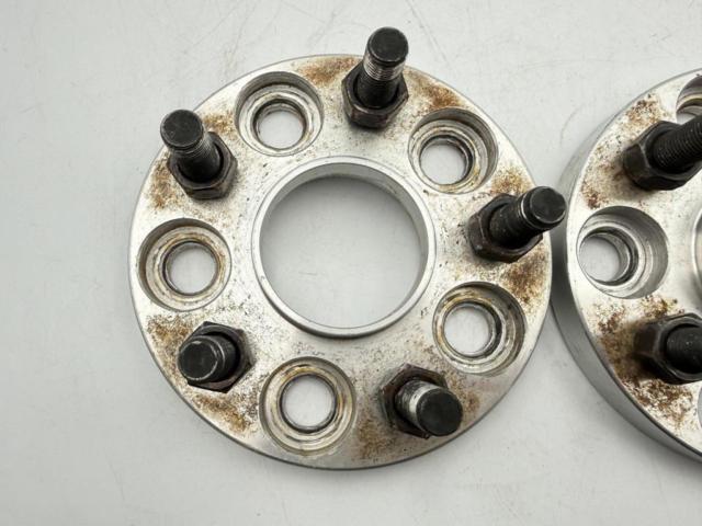 Unknown Manufacturer
Hub ring with a wide tread spacer