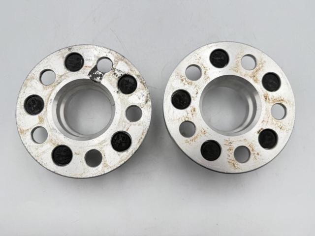 Unknown Manufacturer
Hub ring with a wide tread spacer