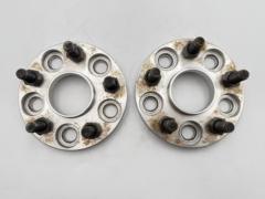 Unknown Manufacturer
Hub ring with a wide tread spacer