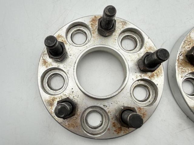 Unknown Manufacturer
Hub ring with a wide tread spacer