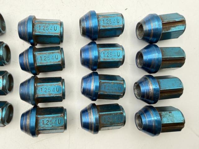 KICS
LEGGDURA
RACING
Wheel nut
Twenty
M12 × P1.25