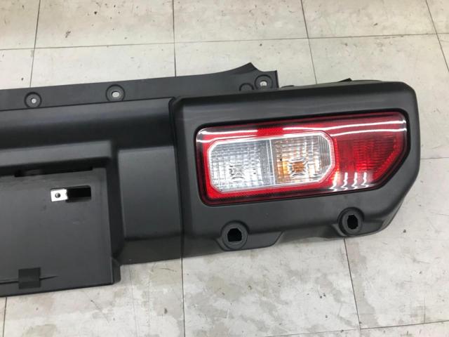 SUZUKI 純正リアバンパー + テールレンズ