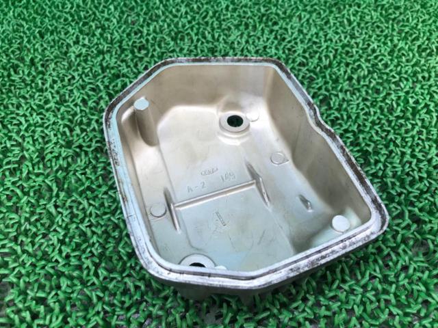 HONDA
Genuine engine head cover