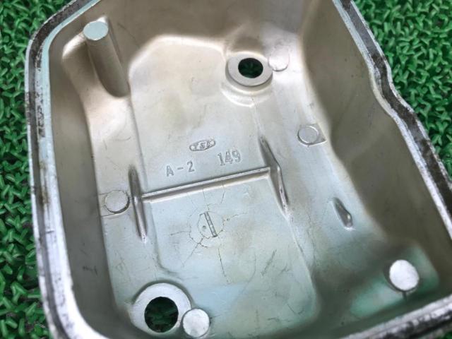 HONDA
Genuine engine head cover