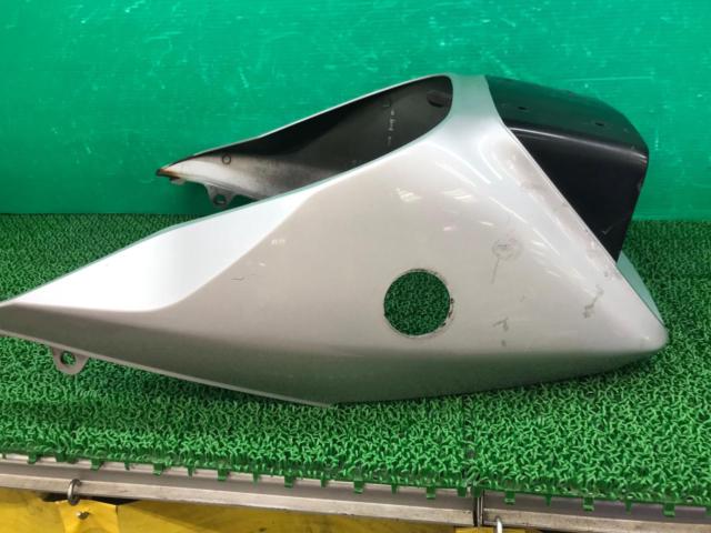 SUZUKI
Genuine upper cowl