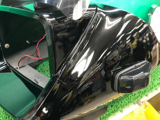 SUZUKI
Genuine upper cowl