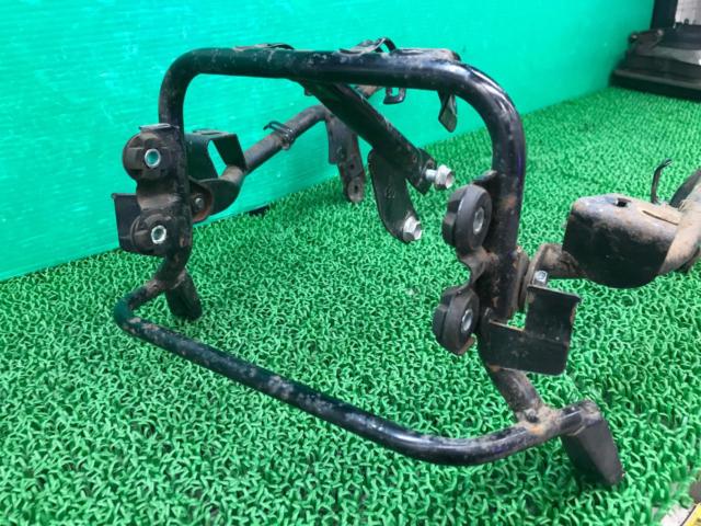SUZUKI
Genuine headlight cowl stay