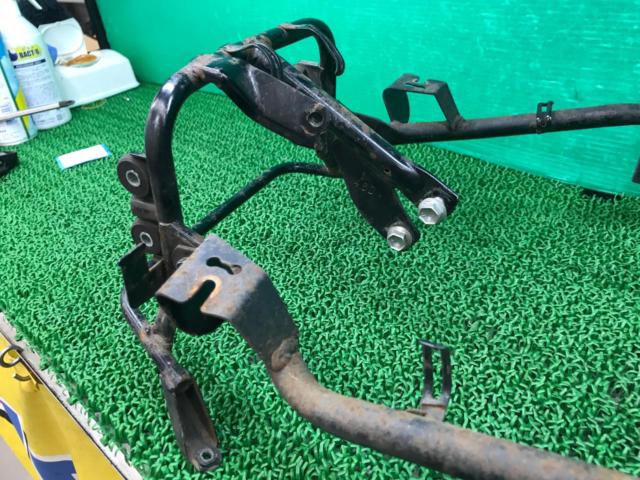 SUZUKI
Genuine headlight cowl stay