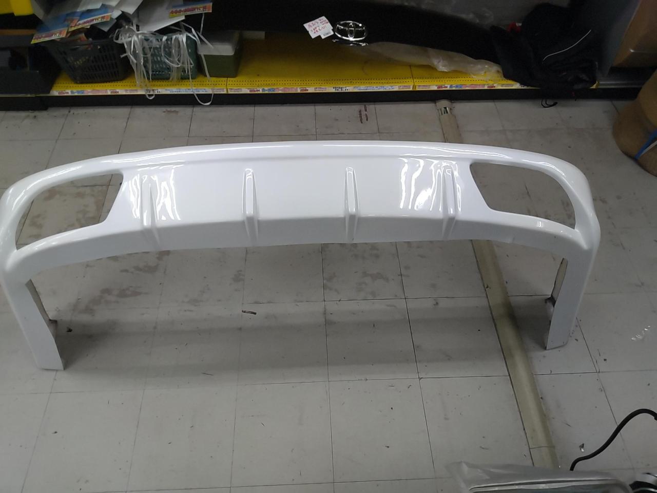 Unknown Manufacturer
Rear half spoiler