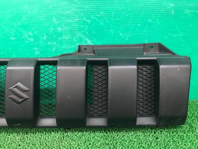 SUZUKI
Genuine front grille