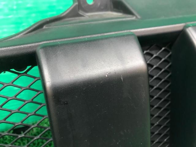 SUZUKI
Genuine front grille