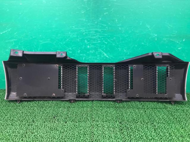 SUZUKI
Genuine front grille