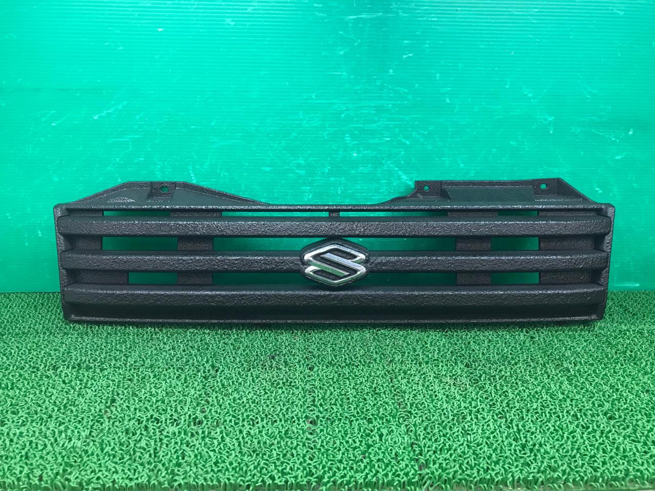 SUZUKI
Genuine front grille