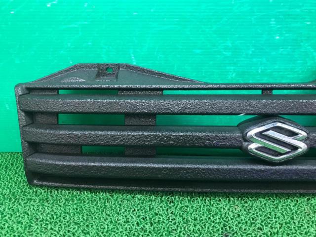 SUZUKI
Genuine front grille