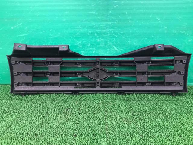 SUZUKI
Genuine front grille