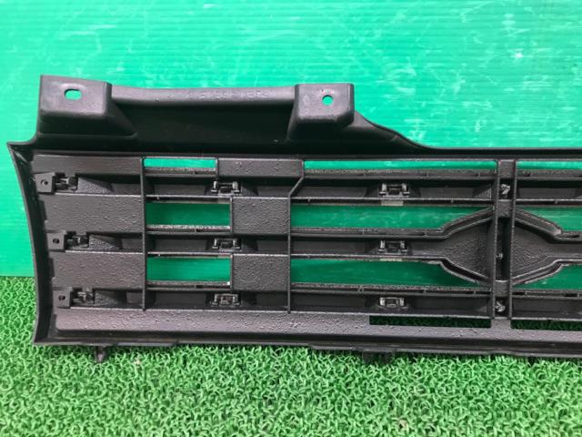 SUZUKI
Genuine front grille