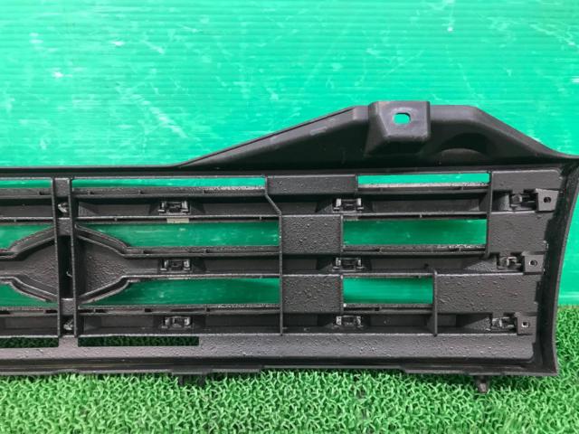 SUZUKI
Genuine front grille