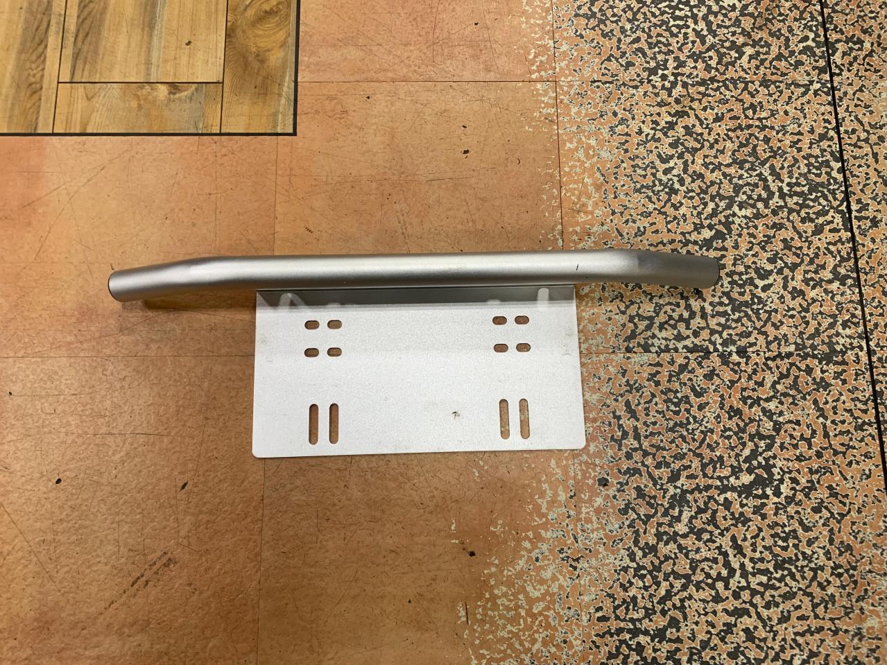 Unknown Manufacturer
License plate bracket grille