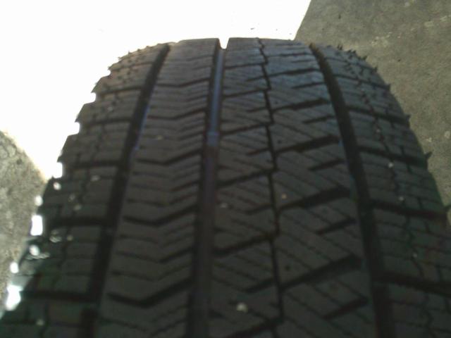 BRIDGESTONE
BLIZZAK
VRX2
+
AZANE
E-10