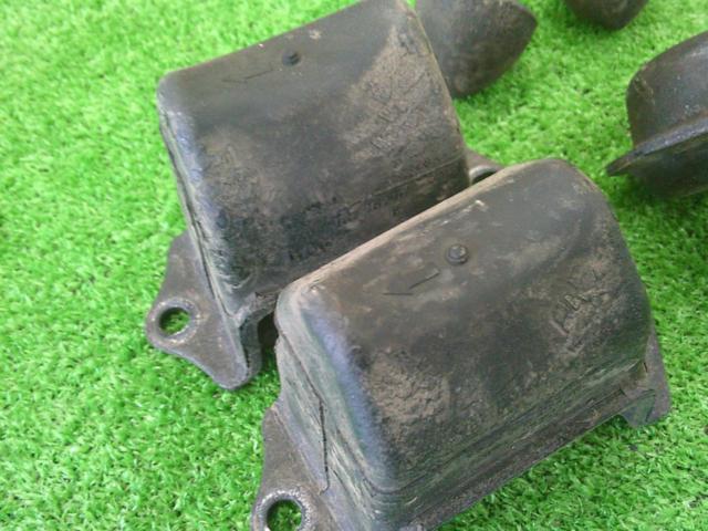 トヨタ ハイエース200 純正 Uボルト + バンプラバー前後セット