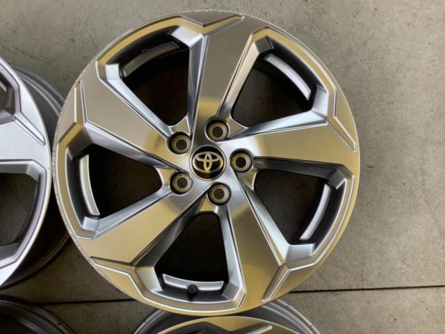 TOYOTA
RAV4
Original wheel