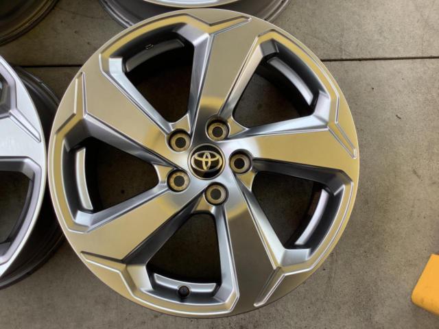 TOYOTA
RAV4
Original wheel
