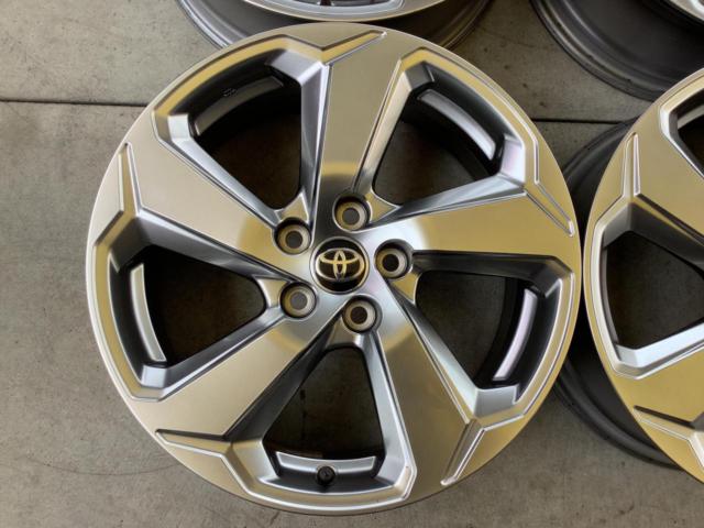 TOYOTA
RAV4
Original wheel