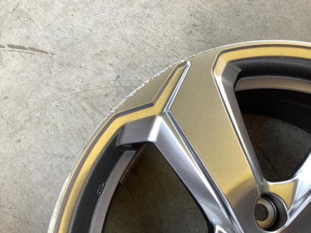 TOYOTA
RAV4
Original wheel