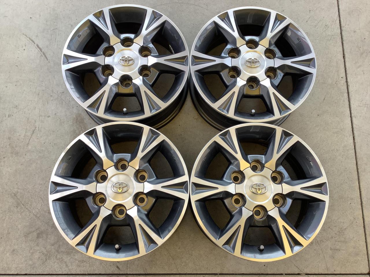 Toyota genuine 200 series Hiace / genuine optional aluminum wheels