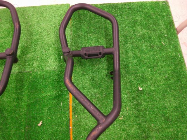 GIVI
Engine guards/crash bars