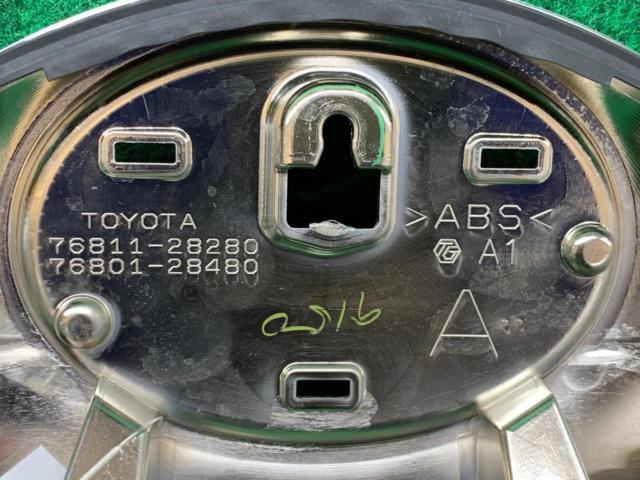 TOYOTA バックドアガーニッシュ 刻印番号:76811-28280 ノア:80系・前期