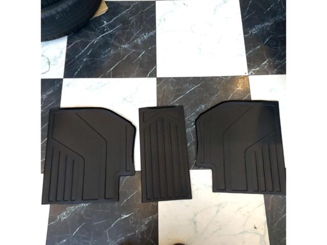 【30アルファード/Fパッケージ】メーカー不明 7分割3Dラバーマット