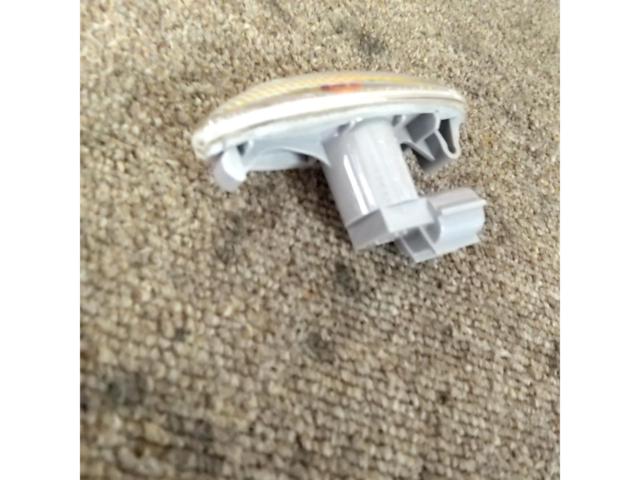 【160系プロボックス】TOYOTA(トヨタ) 純正サイドマーカー