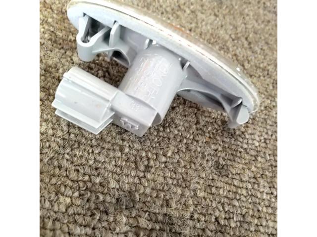 【160系プロボックス】TOYOTA(トヨタ) 純正サイドマーカー