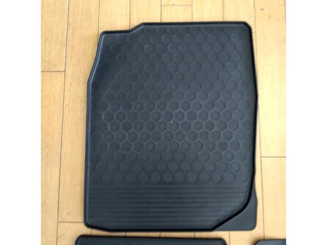 【ダイハツ純正】ラバーフロアマット