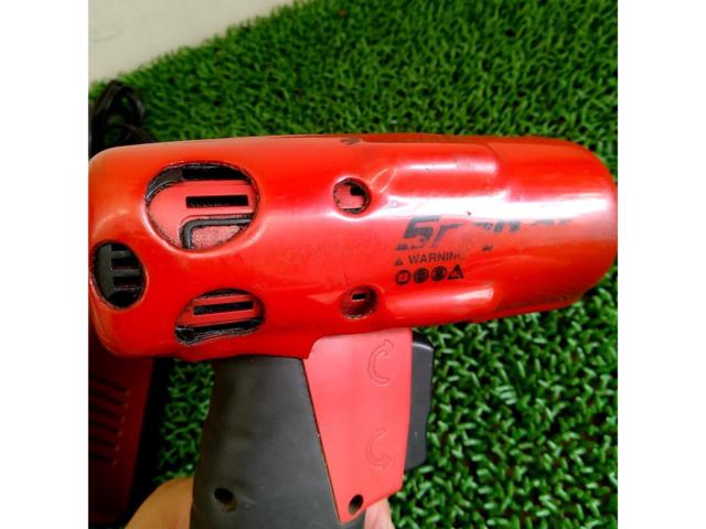 Snap-on
Rechargeable impact wrench
Model name unknown