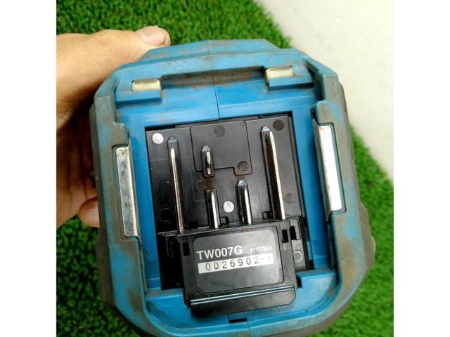 Makita Corporation
Rechargeable impact wrench
TW007