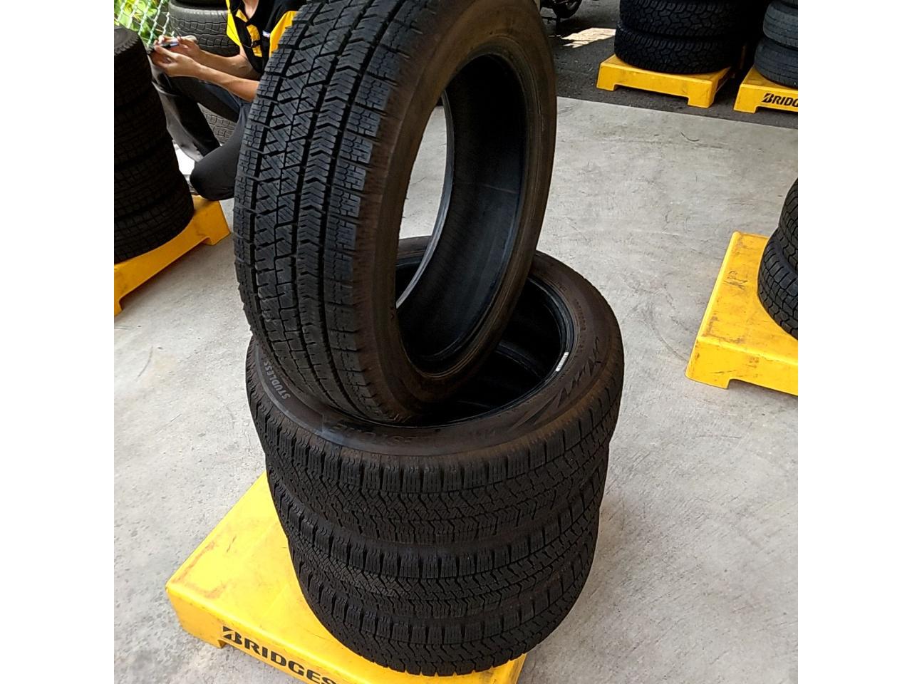 Blue container BRIDGESTONE
BLIZZAK
VRX2
165 / 55R15
Made in 2023