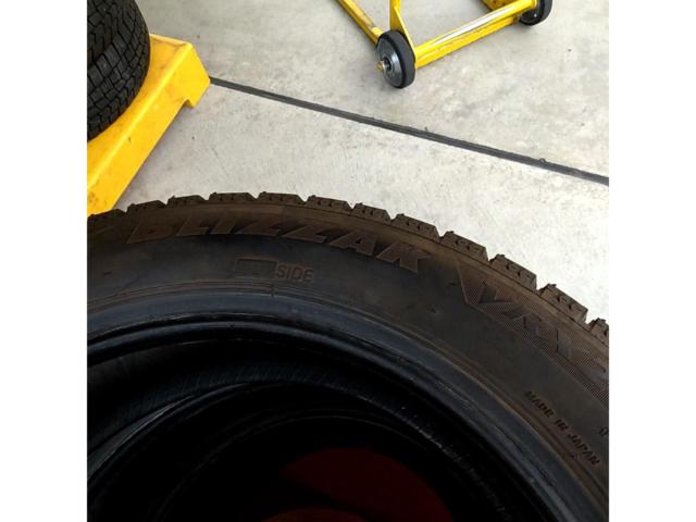 Blue container BRIDGESTONE
BLIZZAK
VRX2
165 / 55R15
Made in 2023