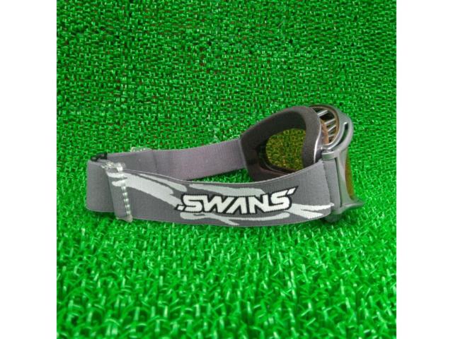 SWANS
Goggles
double lens with fog-resistant coating.
Sparkle Pink