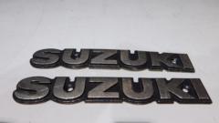 SUZUKI純正 車種不明 タンクエンブレム 2個セット