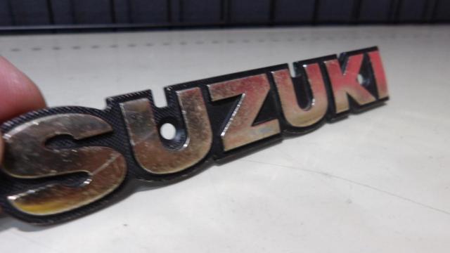 SUZUKI純正 車種不明 タンクエンブレム 2個セット