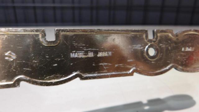 SUZUKI純正 車種不明 タンクエンブレム 2個セット
