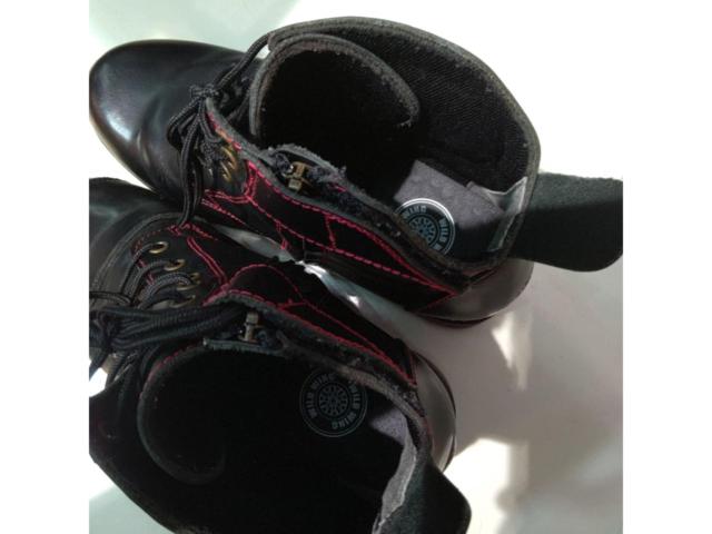 [26.0cm]
WILDWING
Ankle boot
Swallow
Black × Red