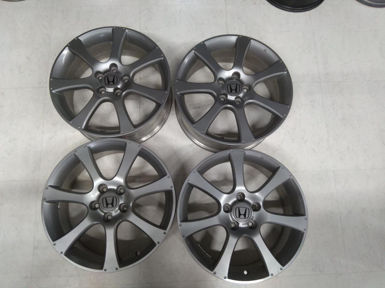 Wheels only, genuine Honda parts.
RB1
Odyssey late
Absolute
Alloy Wheels