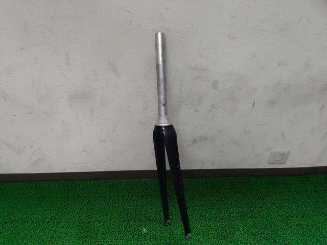 コラム長:270mm/エンド幅:100mm/700C対応 メーカー不明 カーボンフォーク アルミコラム 1-1/4
